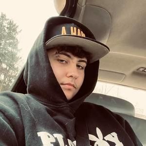 Meet your Posher, Carlyle